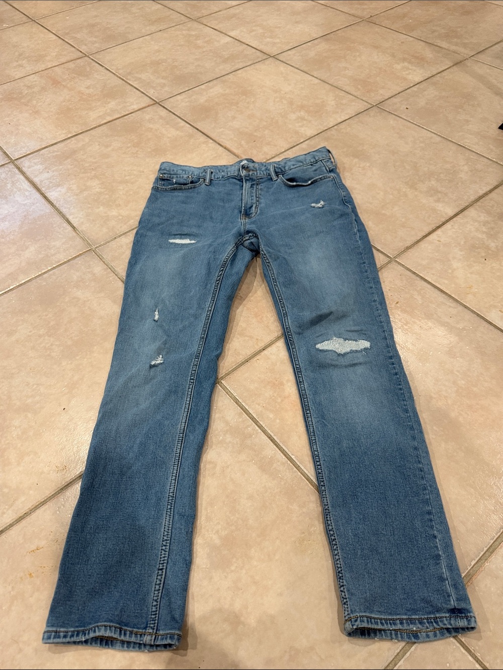 Old navy size 34/30 Distressed Blue Jeans @@@